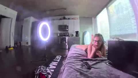 Snapshot of kaythepetiteblonde chatting on April 2026 05:22:02 PM kaythepetiteblonde online show from April 2026 05:22:02 PM