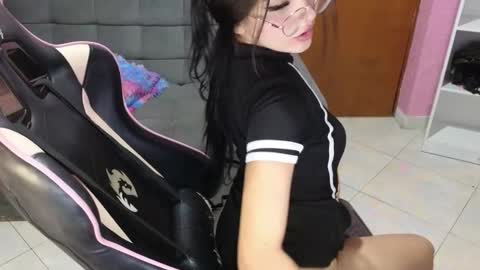 keeiity_moon online show from October 2025 02:08:01 PM