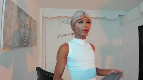 Snapshot of keila_mendoza chatting on June 2026 09:54:02 PM Keila online show from June 2026 09:54:02 PM