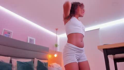 Keira River  online show from December 2025 08:58:02 PM