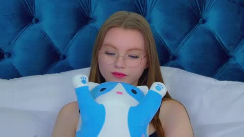 Keira online show from March 2025 09:13:02 PM