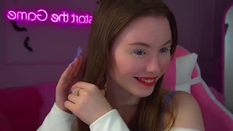 Keira online show from October 2025 06:32:02 PM