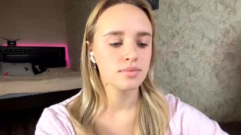 Sylvia online show from November 2025 08:06:01 AM