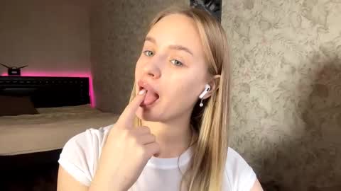 Sylvia online show from December 2025 08:08:02 AM