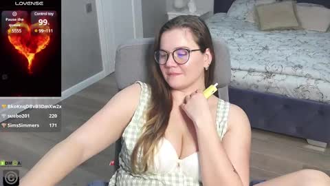 kellielowie online show from February 2025 03:08:02 PM