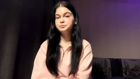 Snapshot of kelligosda chatting on April 2026 03:42:02 PM Bella online show from April 2026 03:42:02 PM