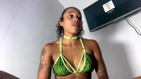 kelly__thomson online show from January 2025 12:41:01 AM