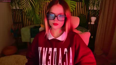 Kelly online show from December 2025 06:24:02 PM