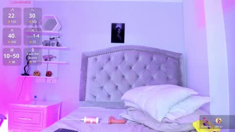 kellyMillian  online show from December 2024 07:43:02 PM