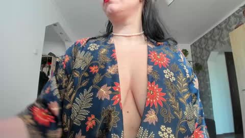 Snapshot of kellymorgan_ chatting on February 2025 12:28:01 PM Monday - Friday 08 am - 3 pm GMT 3 online show from February 2025 12:28:01 PM
