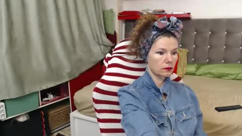 kelly online show from December 2025 03:49:02 AM