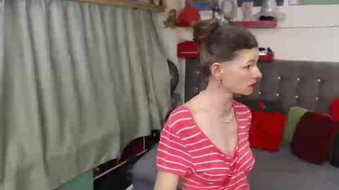 kelly online show from April 2026 10:05:02 PM