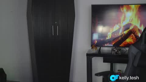 Kelly online show from November 2025 05:24:01 PM