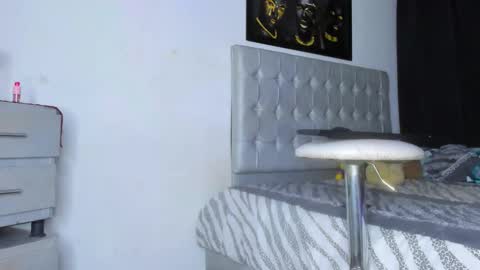 Kendall online show from October 2025 04:21:02 AM