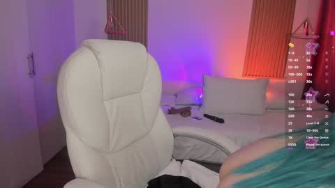 Kendall  online show from November 2025 05:56:02 PM