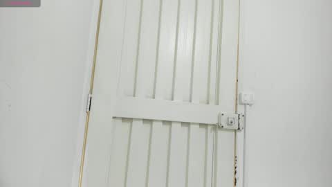 Kendal  online show from September 2025 08:53:01 PM