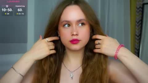 Kira online show from October 2025 07:04:02 PM