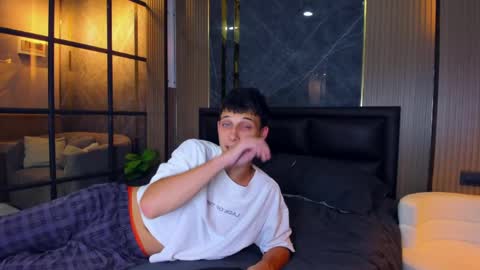 Snapshot of kenter_parker chatting on March 2026 06:30:02 PM Peter online show from March 2026 06:30:02 PM