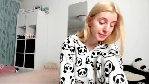 Kenzie online show from January 2025 05:01:02 AM