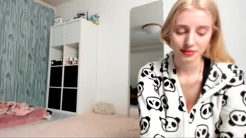 Kenzie online show from January 2025 04:45:01 AM