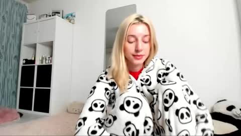 Kenzie online show from February 2025 05:34:01 AM