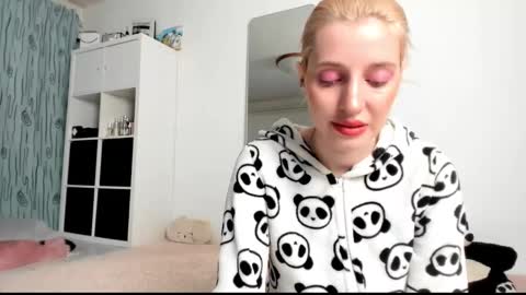 Kenzie online show from March 2025 07:12:02 AM