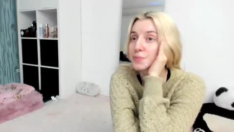 Kenzie online show from February 2026 02:42:02 PM