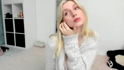 Kenzie online show from April 2026 06:38:01 PM