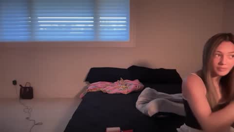 kenziesmithh online show from September 2025 08:00:02 PM