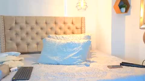 Kery Hillson online show from November 2025 12:27:02 PM