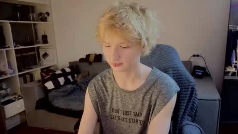 Snapshot of kessy_white chatting on October 2025 06:05:01 PM Kessy online show from October 2025 06:05:01 PM