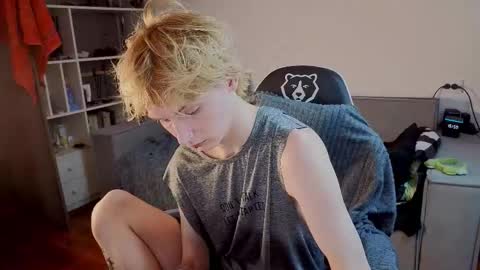 Snapshot of kessy_white chatting on October 2025 12:59:02 PM Kessy online show from October 2025 12:59:02 PM