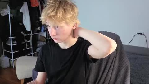 Snapshot of kessy_white chatting on October 2025 11:15:02 PM Kessy online show from October 2025 11:15:02 PM