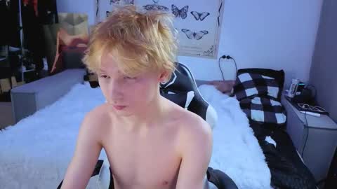 Snapshot of kessy_white chatting on November 2025 07:58:01 PM Kessy online show from November 2025 07:58:01 PM