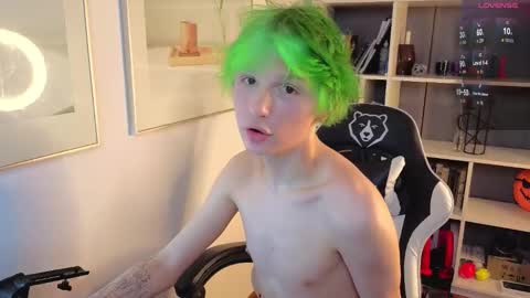 Snapshot of kessy_white chatting on November 2025 01:39:02 AM Kessy online show from November 2025 01:39:02 AM