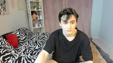 kevinhunter_ online show from November 2025 06:15:01 PM