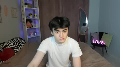 kevinhunter_ online show from November 2025 03:56:02 PM