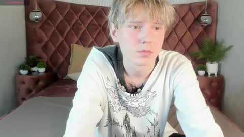 Snapshot of kevinm1lky chatting on October 2025 03:13:01 PM Kevin online show from October 2025 03:13:01 PM