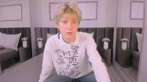 Snapshot of kevinm1lky chatting on October 2025 02:40:01 PM Kevin online show from October 2025 02:40:01 PM