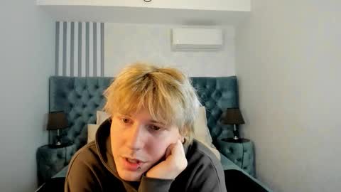 Snapshot of kevinm1lky chatting on October 2025 02:39:02 PM Kevin online show from October 2025 02:39:02 PM