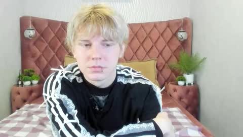 Snapshot of kevinm1lky chatting on October 2025 03:08:01 PM Kevin online show from October 2025 03:08:01 PM