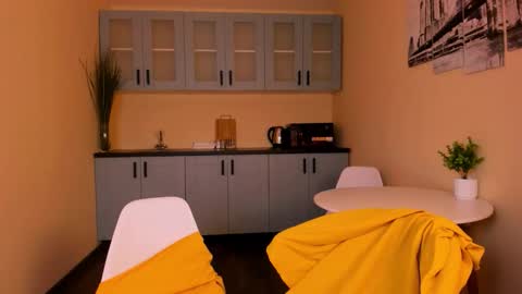 Snapshot of kevinm1lky chatting on November 2025 02:25:01 AM Kevin online show from November 2025 02:25:01 AM