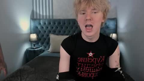 Snapshot of kevinm1lky chatting on November 2025 01:33:02 PM Kevin online show from November 2025 01:33:02 PM