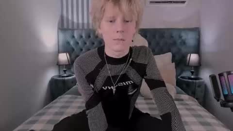 Snapshot of kevinm1lky chatting on November 2025 03:12:02 PM Kevin online show from November 2025 03:12:02 PM