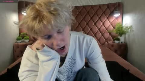 Snapshot of kevinm1lky chatting on November 2025 02:50:02 PM Kevin online show from November 2025 02:50:02 PM