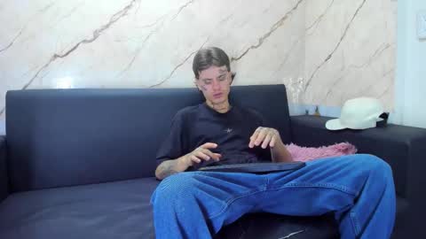 kevinperlas_ online show from November 2025 08:41:02 PM