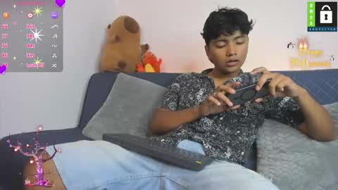 Snapshot of kevinxlvx chatting on October 2025 11:17:02 PM kevin and ottis online show from October 2025 11:17:02 PM