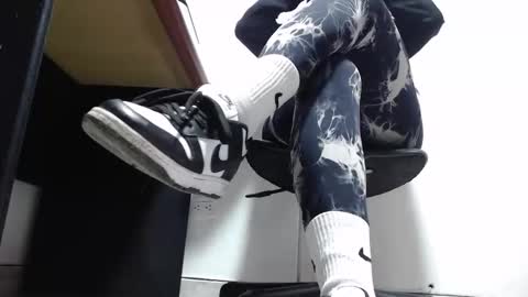     online show from October 2025 08:55:02 PM