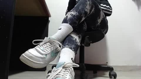     online show from November 2025 10:12:01 PM