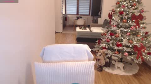 Snapshot of khloe_star chatting on December 2024 01:11:02 PM Khloe online show from December 2024 01:11:02 PM